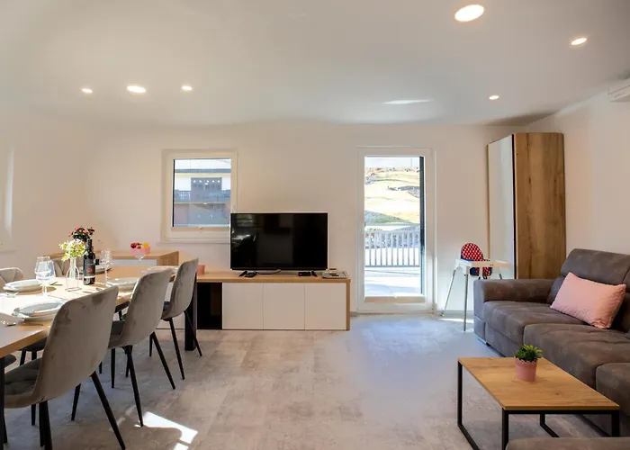 Apartment Crystal Aura 1