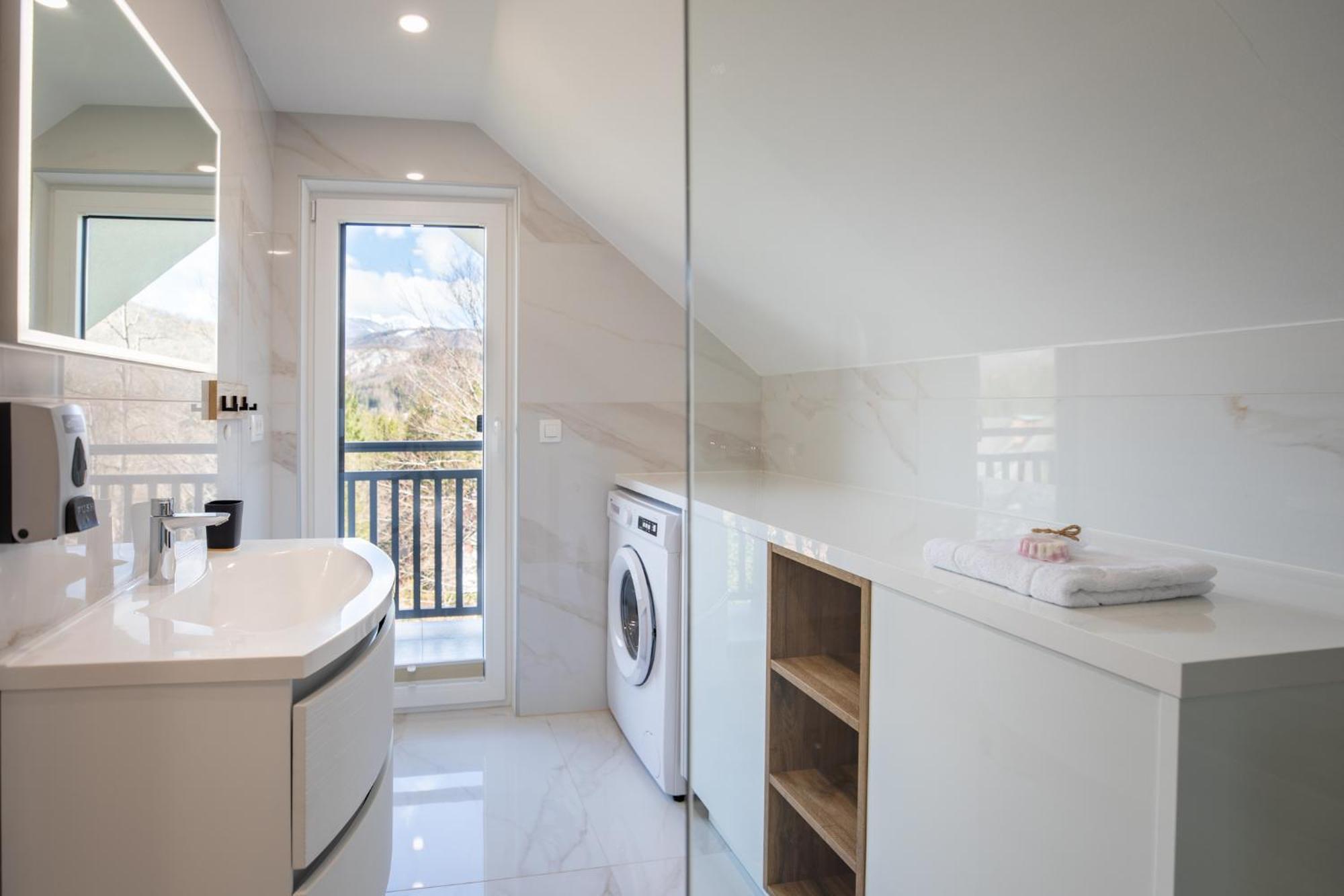 Apartment Crystal Aura 1 *